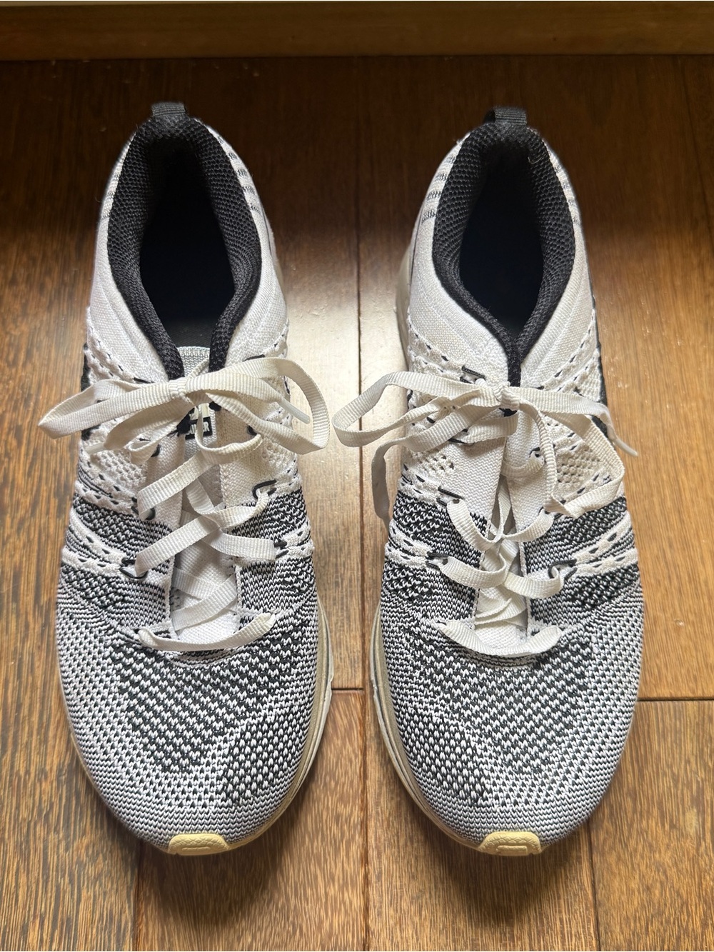 Nike Flyknit Trainer Men’s Knit Running Sneakers - White & Black Size 5.5